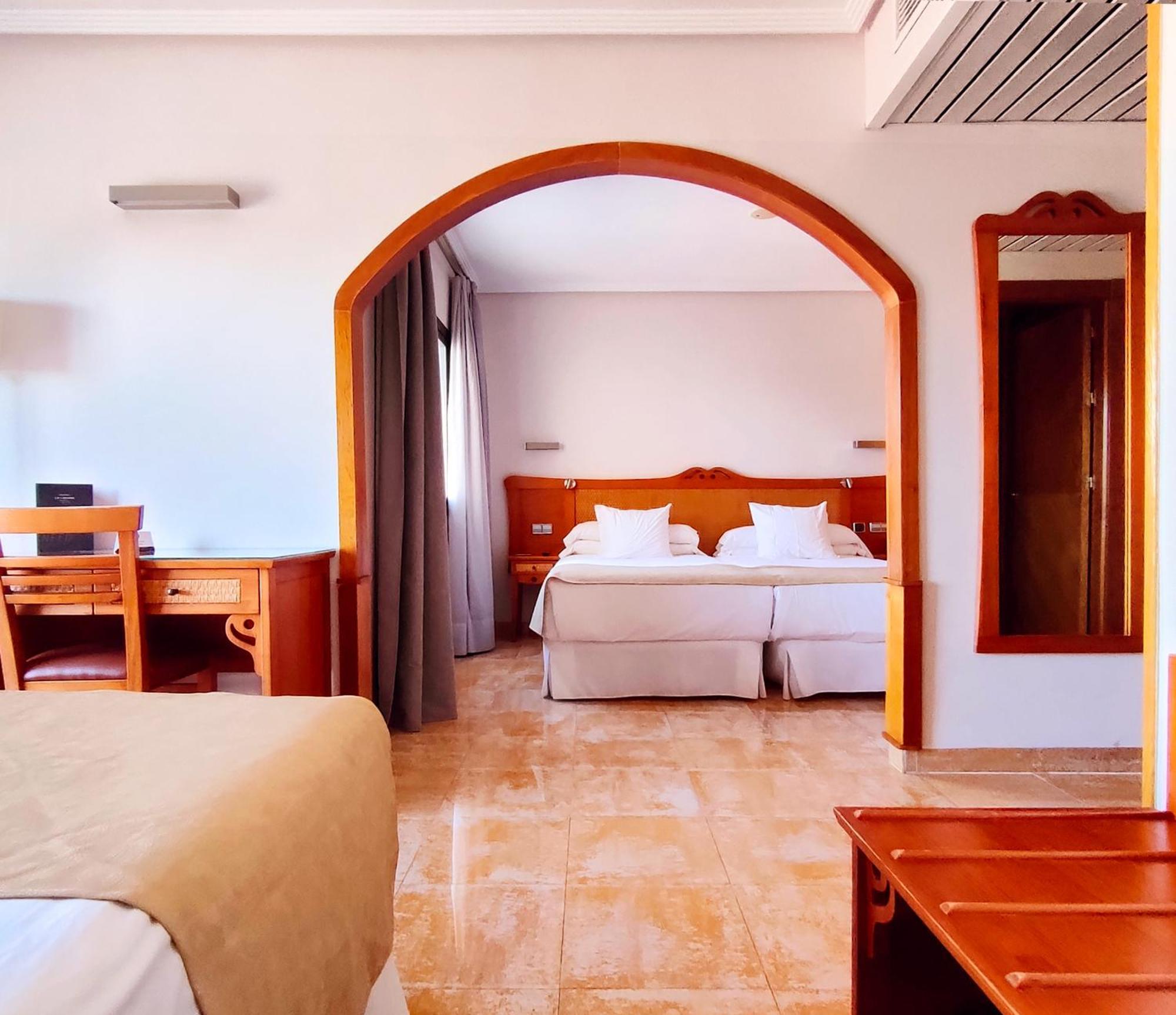 Hotel La Laguna Spa & Golf Сиудад Кесада Екстериор снимка