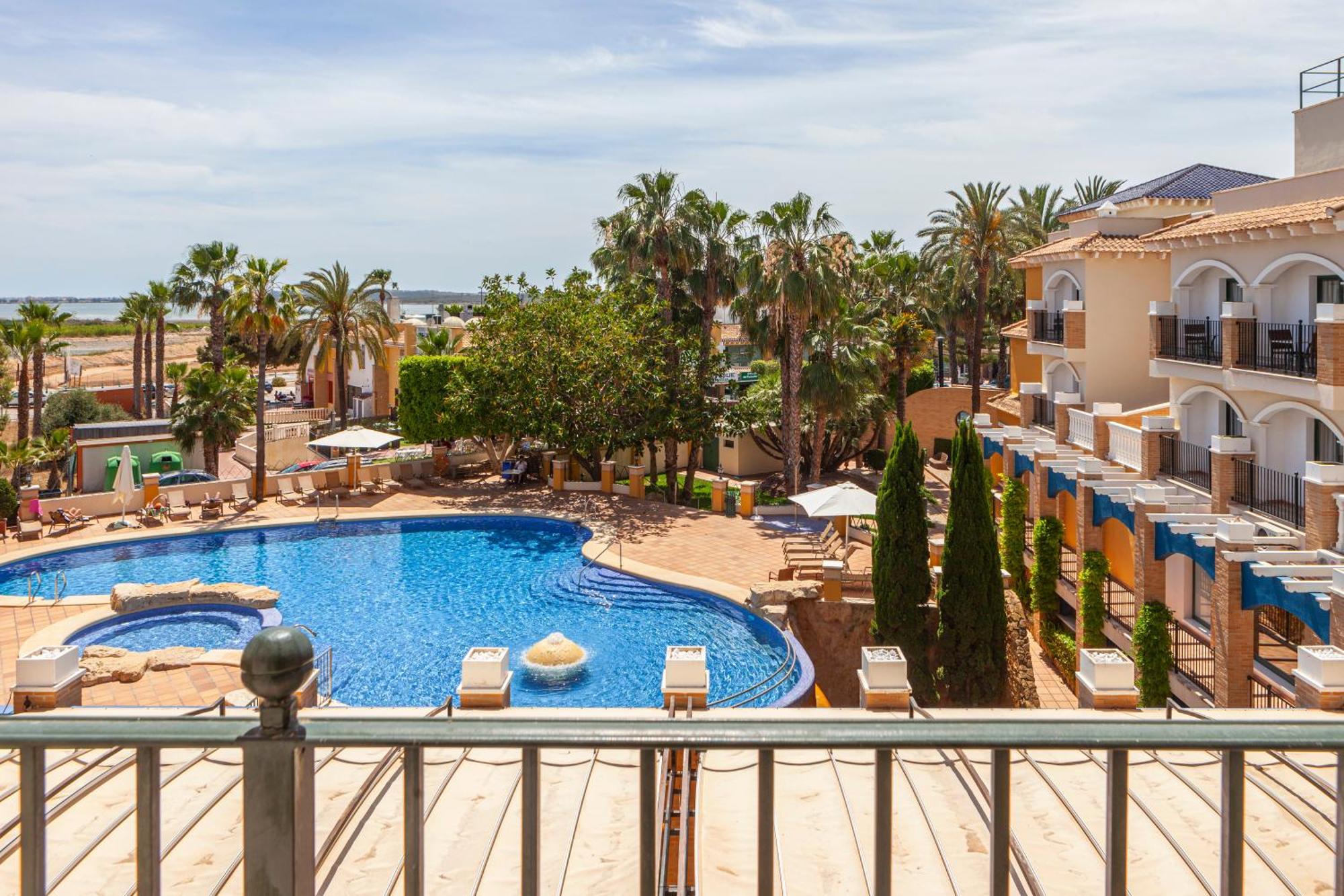 Hotel La Laguna Spa & Golf Сиудад Кесада Екстериор снимка