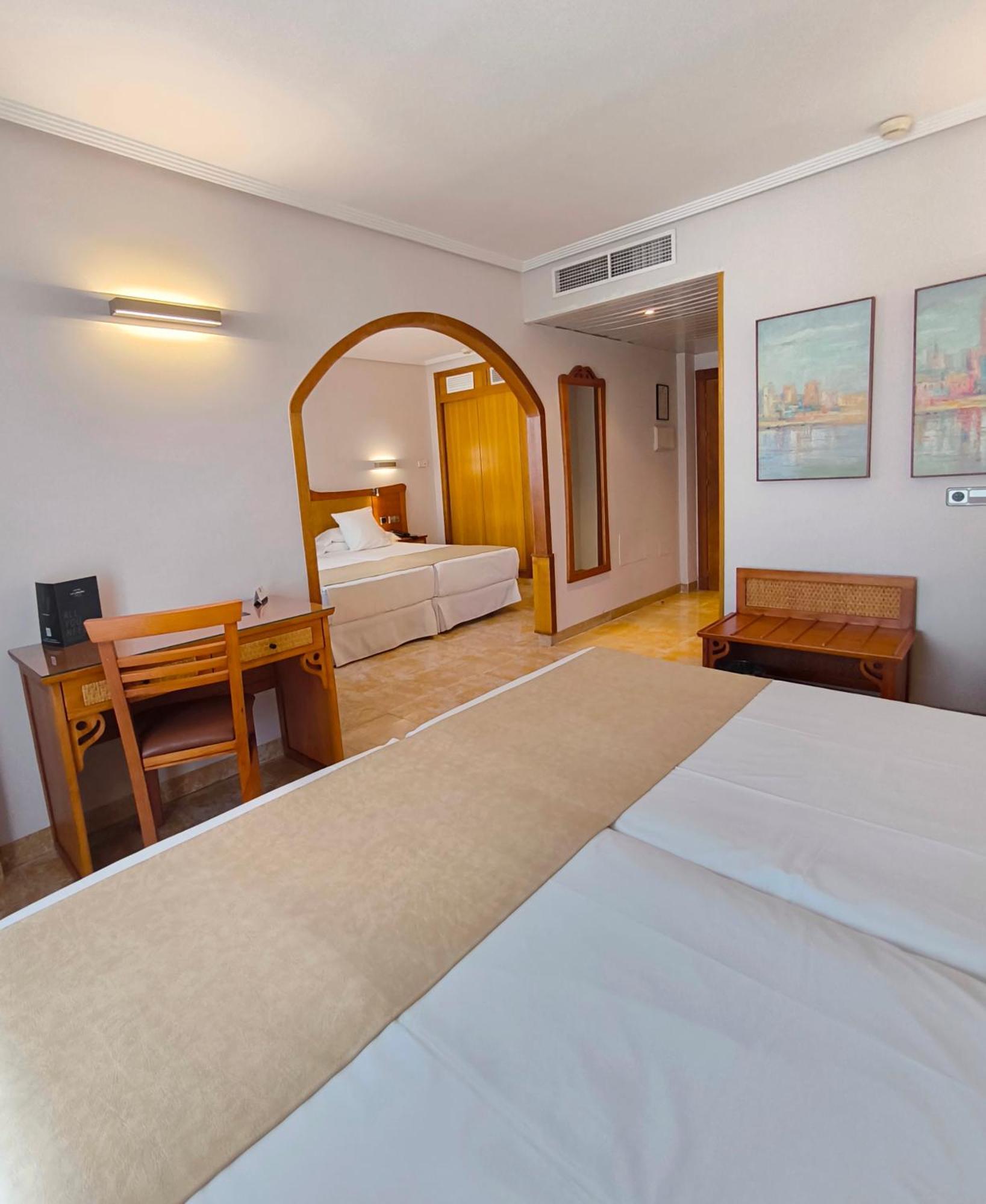 Hotel La Laguna Spa & Golf Сиудад Кесада Екстериор снимка