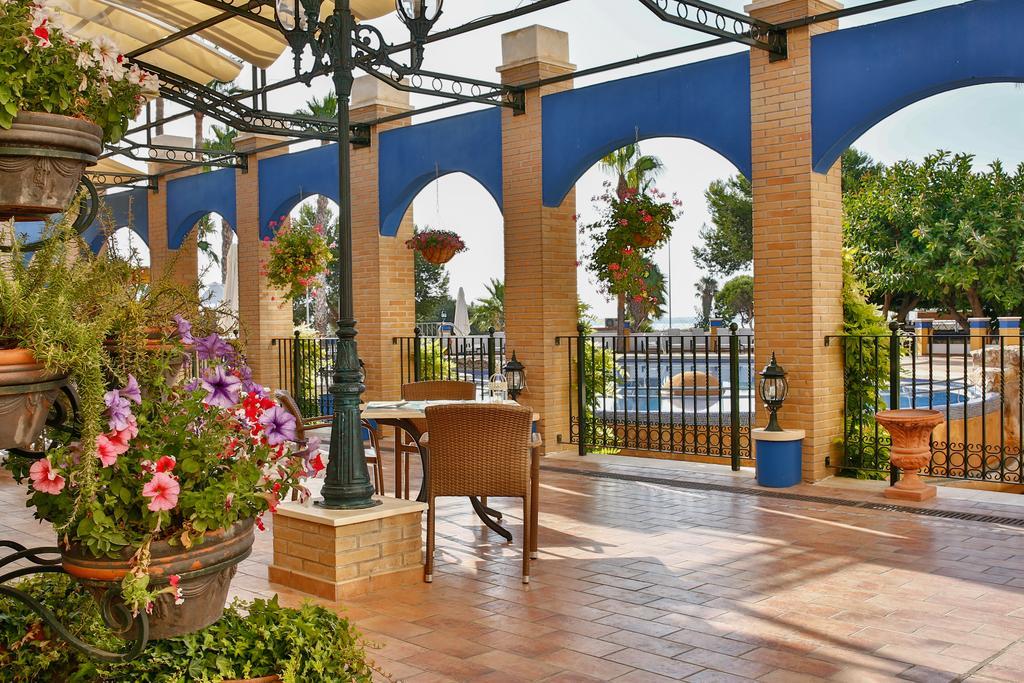 Hotel La Laguna Spa & Golf Сиудад Кесада Екстериор снимка