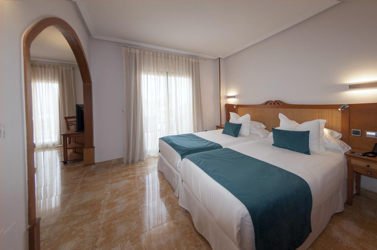Hotel La Laguna Spa & Golf Сиудад Кесада Екстериор снимка